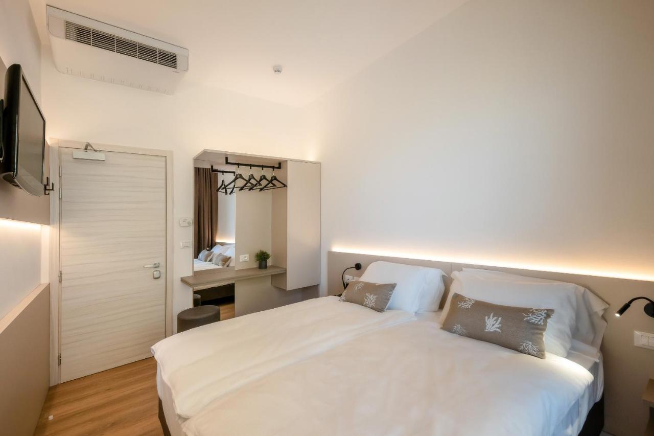 Hotel Delfino Каорле Екстериор снимка