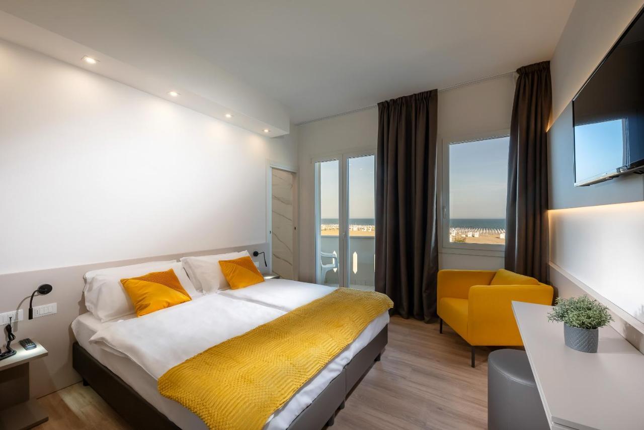 Hotel Delfino Каорле Екстериор снимка