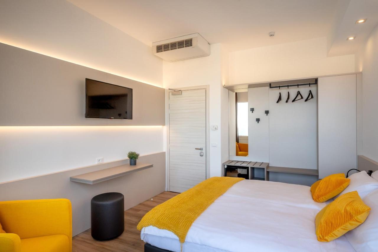 Hotel Delfino Каорле Екстериор снимка