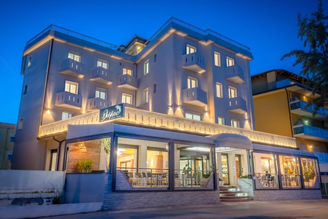 Hotel Delfino Каорле Екстериор снимка