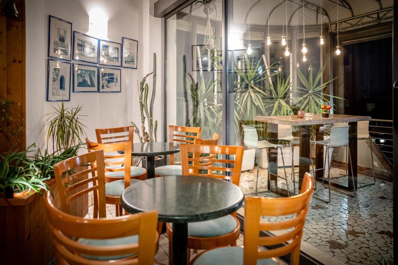 Hotel Delfino Каорле Екстериор снимка